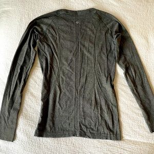 Lululemon swiftly tech size 8 long sleeve shirt
